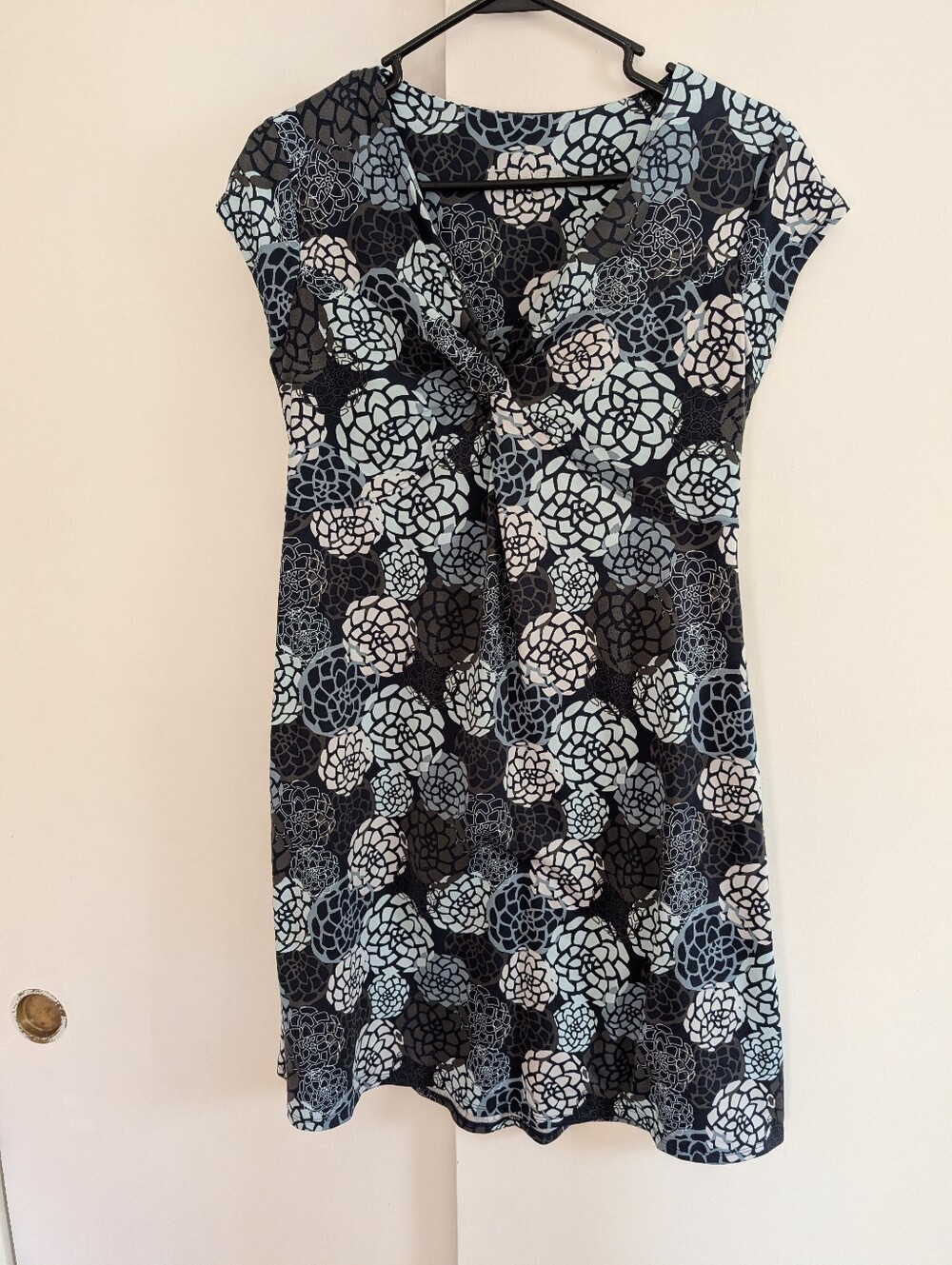 Soybu Navy And Light Blue & White Floral Stretchy Athletic Dress Size Medium